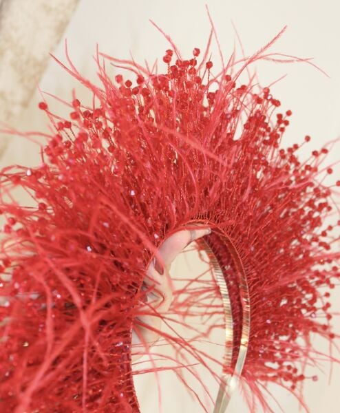 Yoğun Kristal Boncuklu Tüylü Kına Tacı