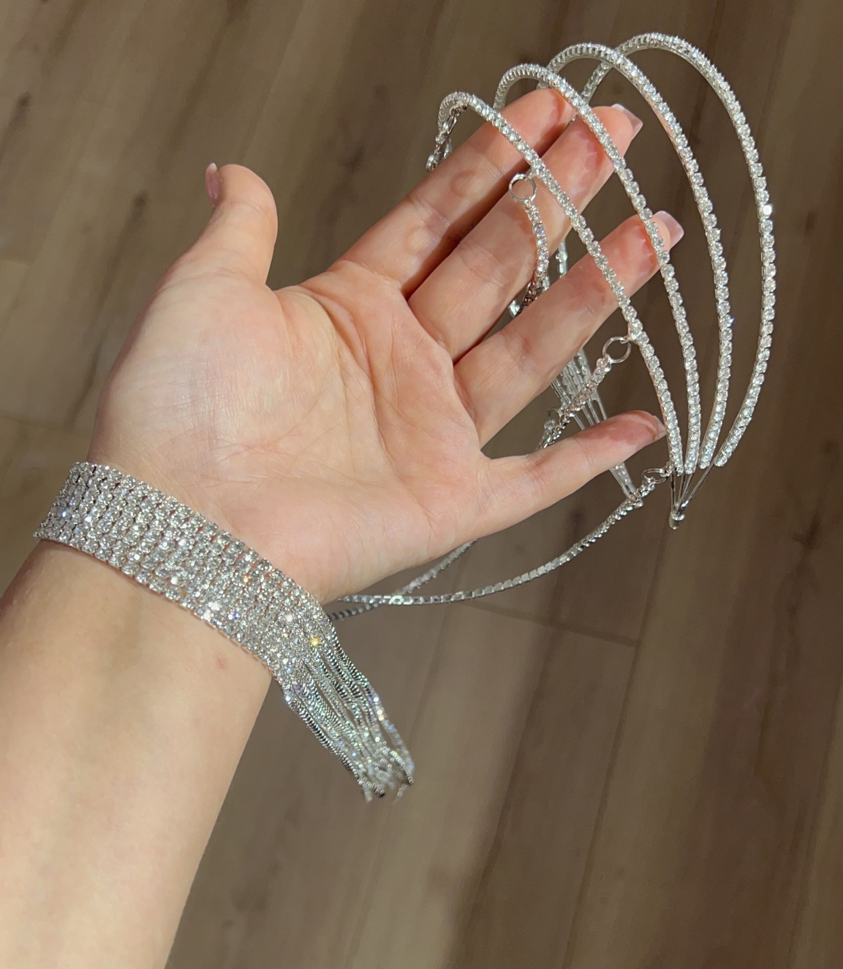 KRİSTAL DÖRT SIRA SARKITLI TAÇ