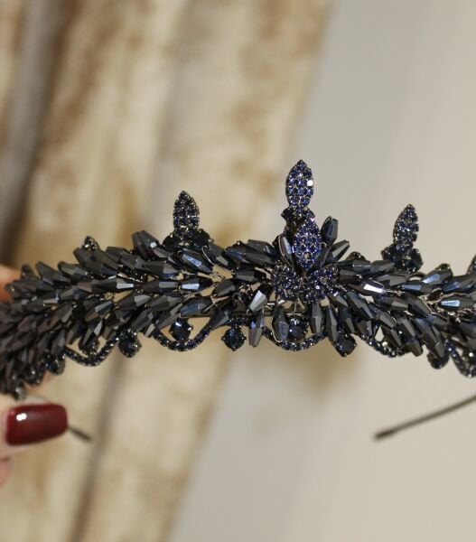 LACİVERT TİNA TAÇ