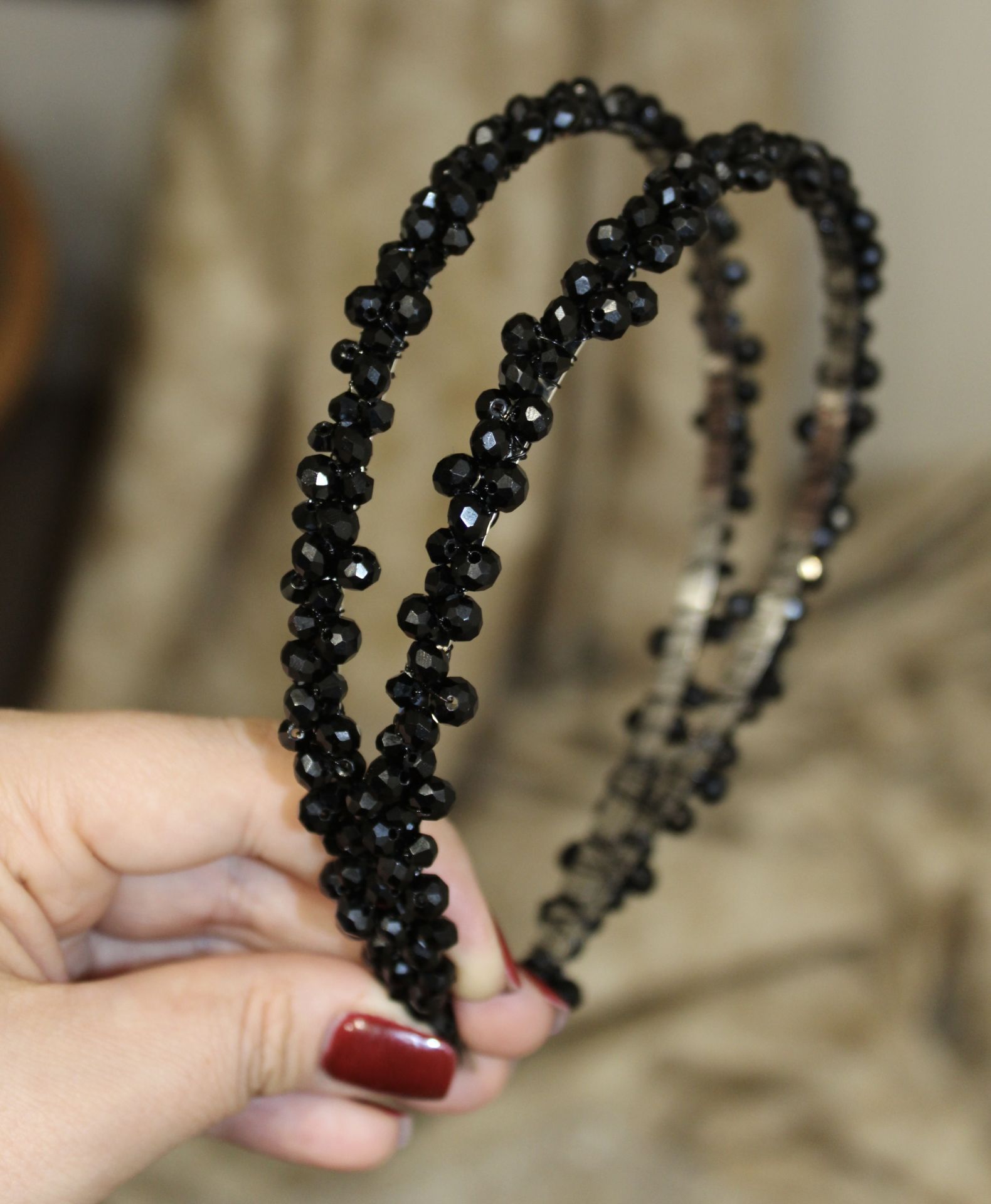 SİYAH MOTİFLİ KRİSTALLİ TAÇ