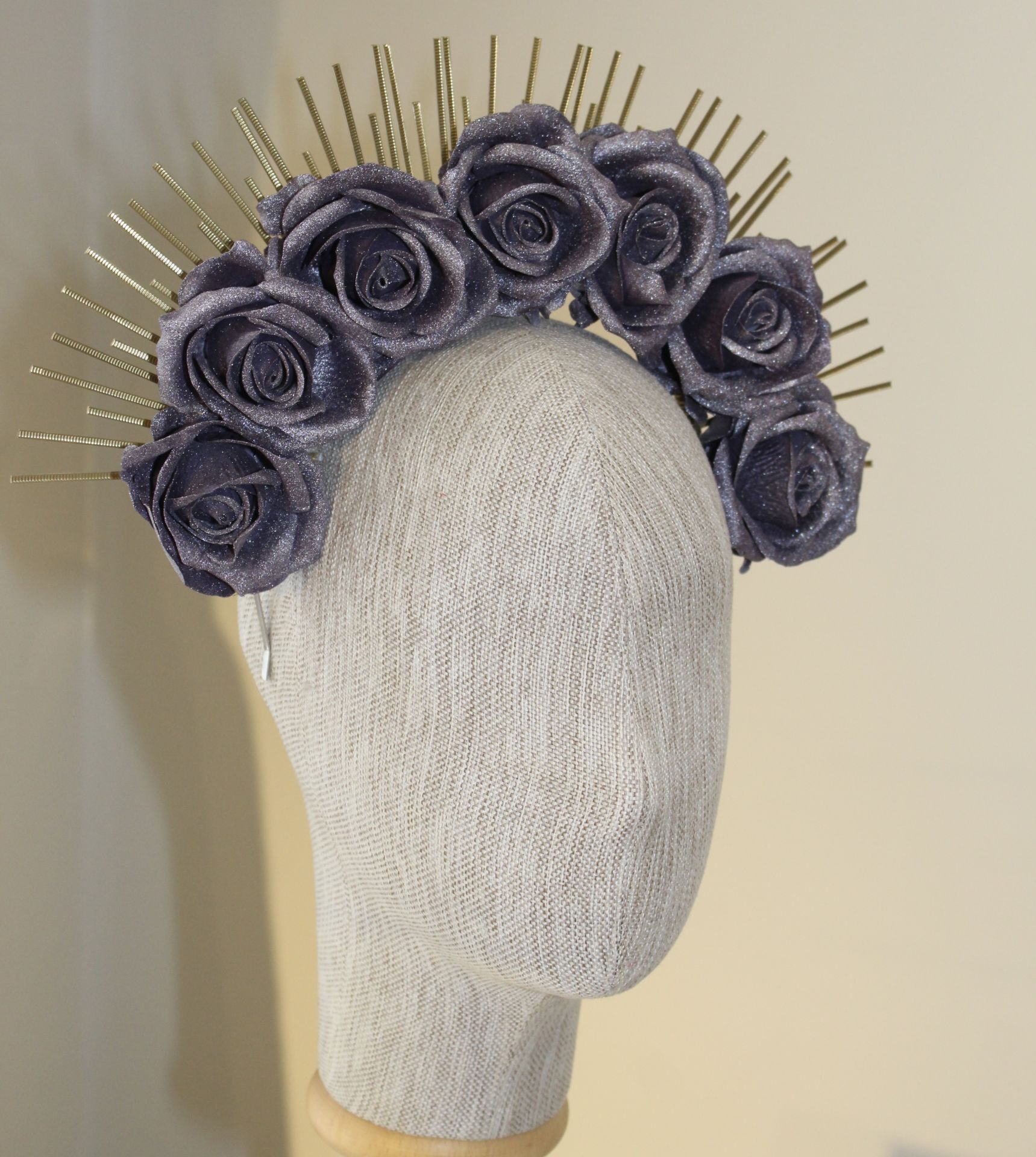 LİLA GÜLLÜ TASARIM TAÇ