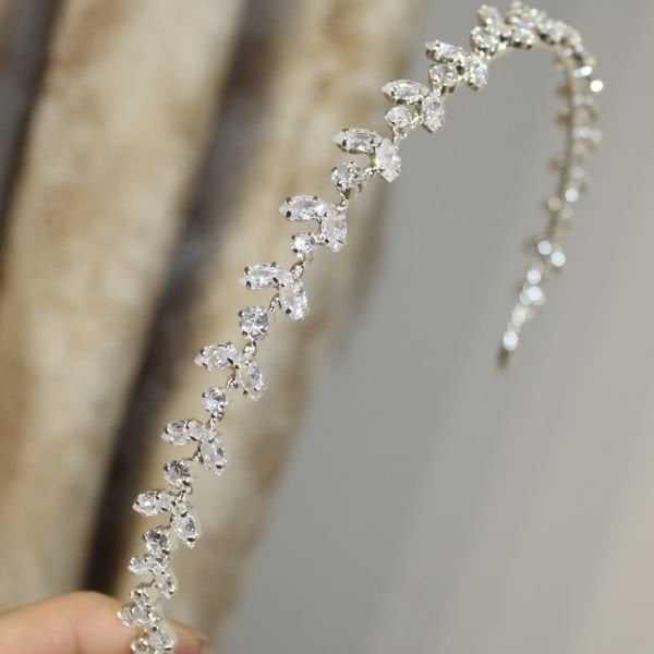 CLARA ZİRKON TEK SIRA BANT