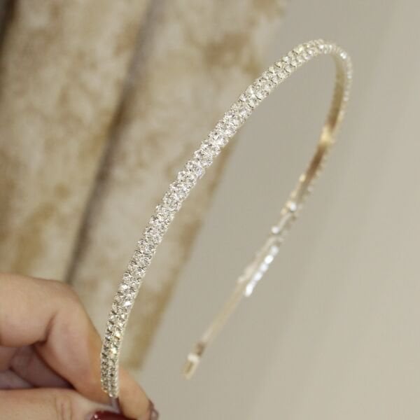 LEİLA TEK SIRA TAÇ