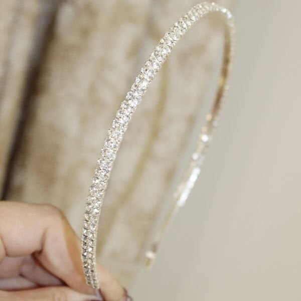 LEİLA TEK SIRA TAÇ