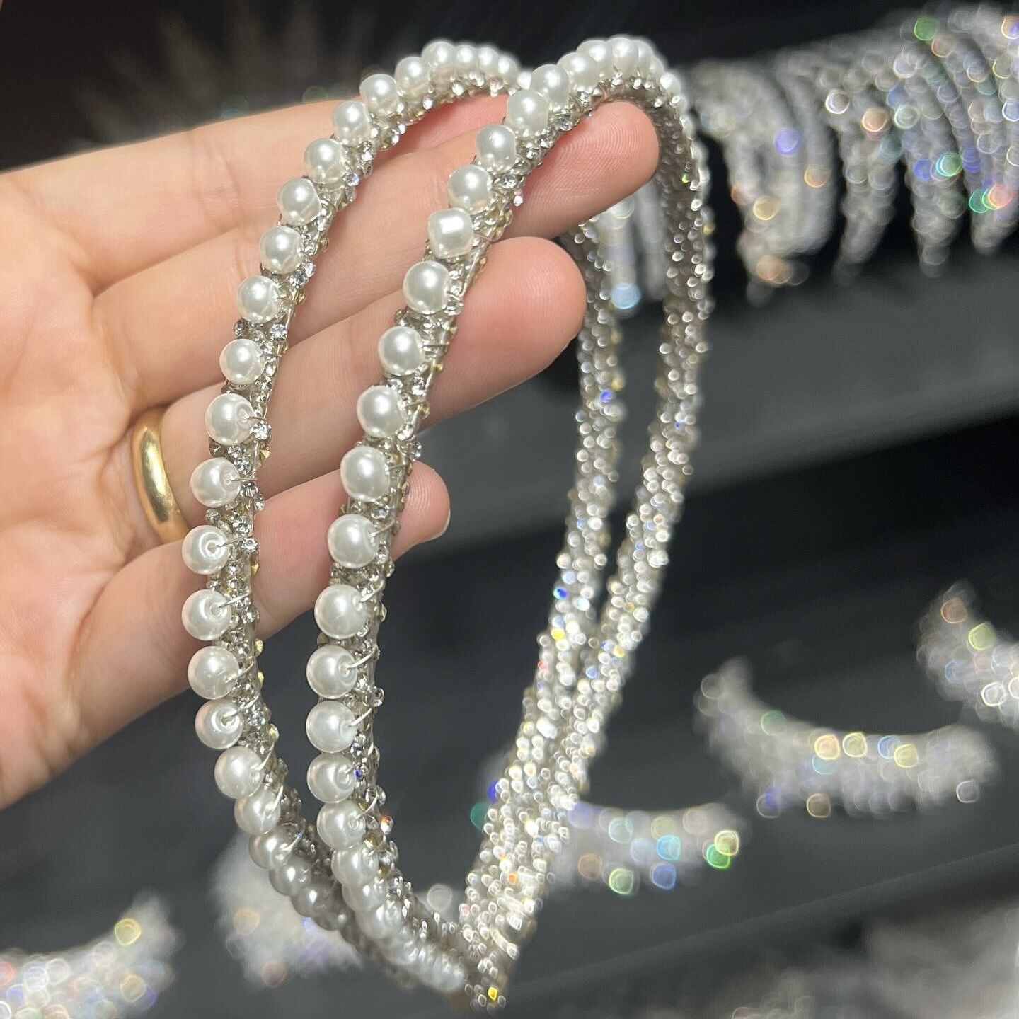 ALYA ÇİFT SIRA TAÇ