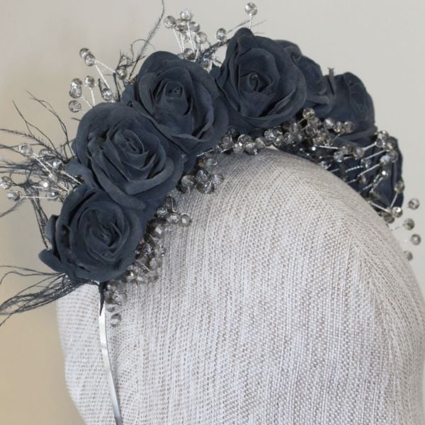 FÜME RENK GÜLLÜ TASARIM TAÇ