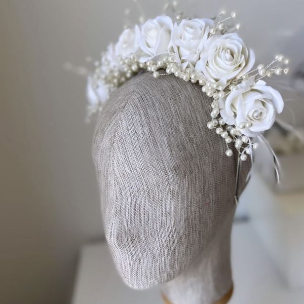 BEYAZ TASARIM GÜLLÜ TAÇ