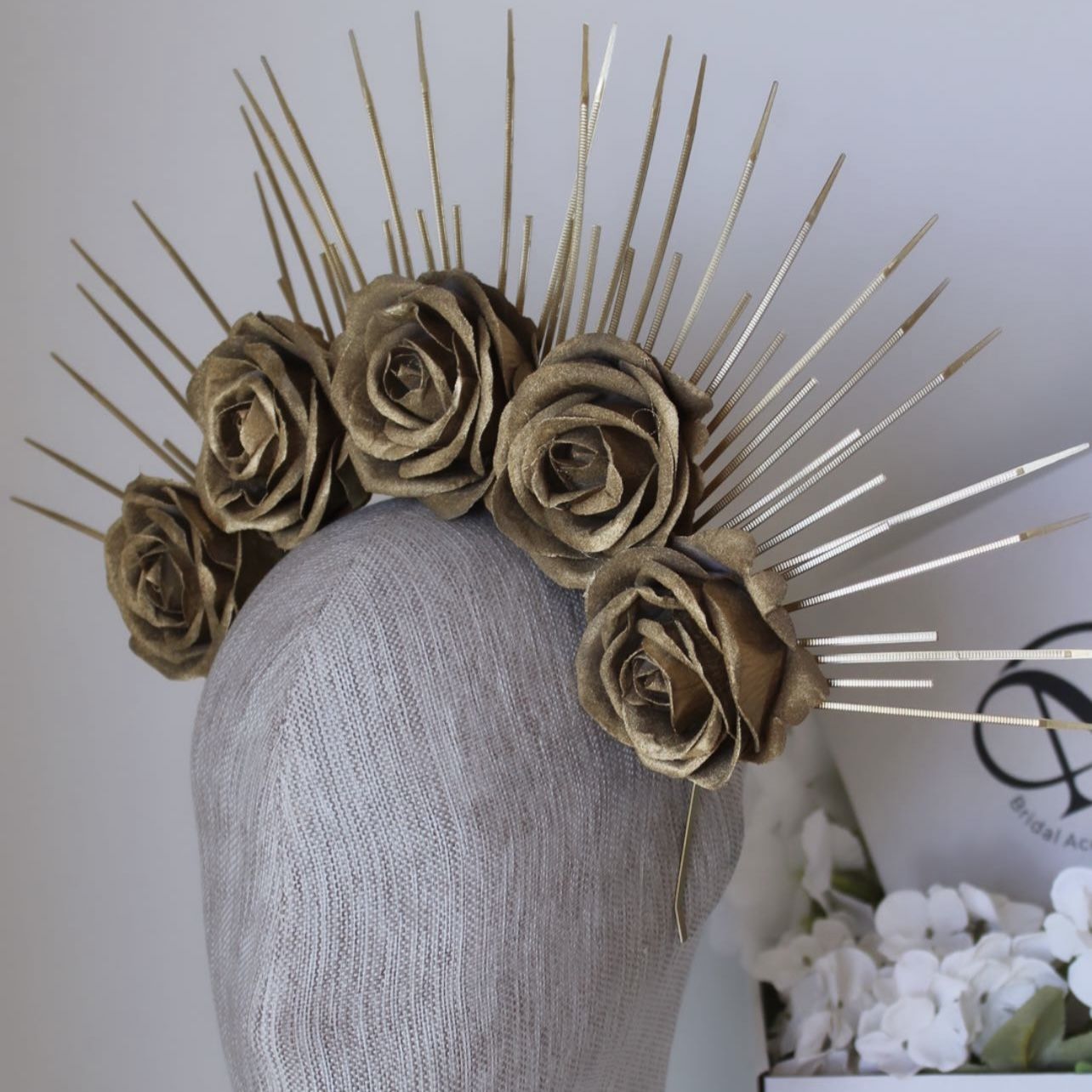 GOLD TASARIM GÜLLÜ TAÇ