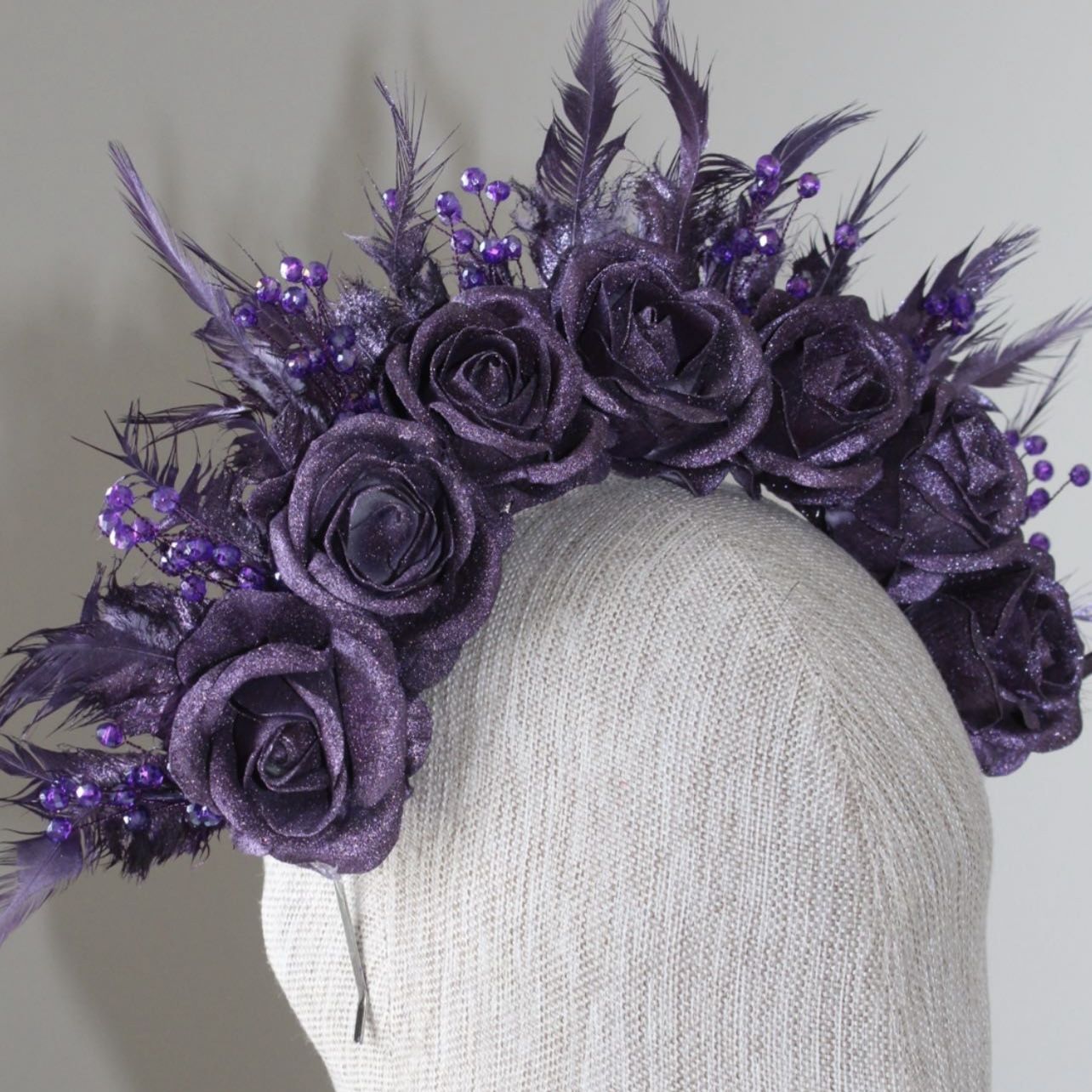 MOR GÜLLÜ TASARIM TAÇ