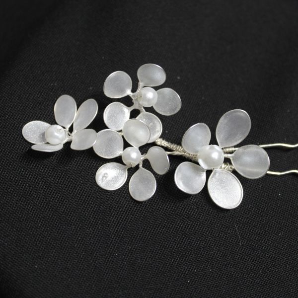 SEDEFLİ ÇİÇEK TOKA