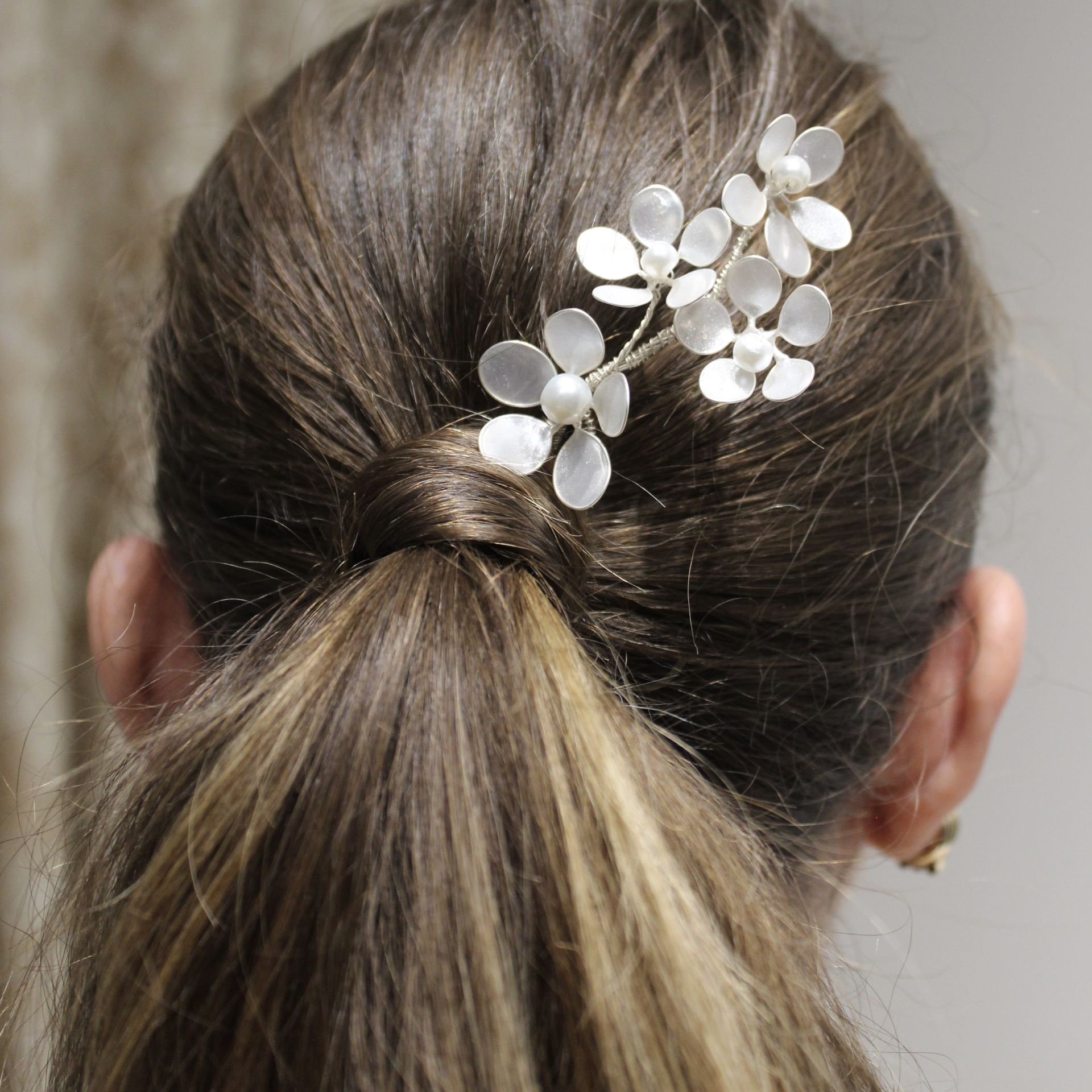 SEDEFLİ ÇİÇEK TOKA