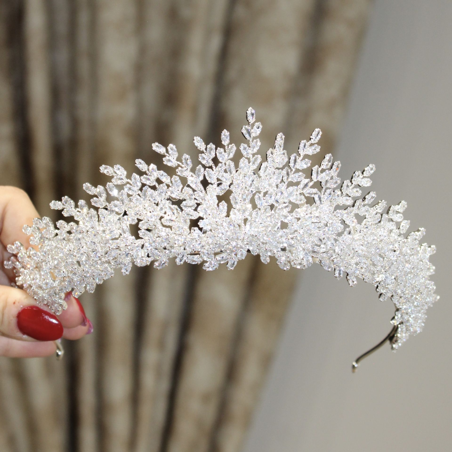 ANASTASİA ORTA BOY ZİRKON GELİN TACI