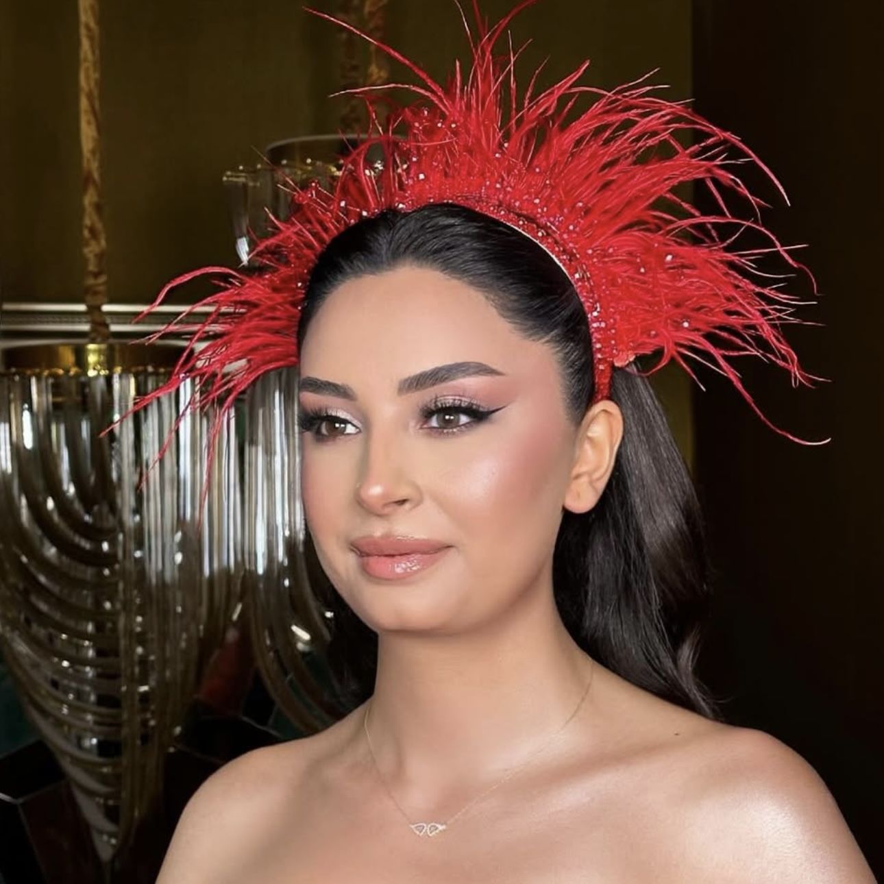 KIRMIZI TASARIM TÜYLÜ TAÇ