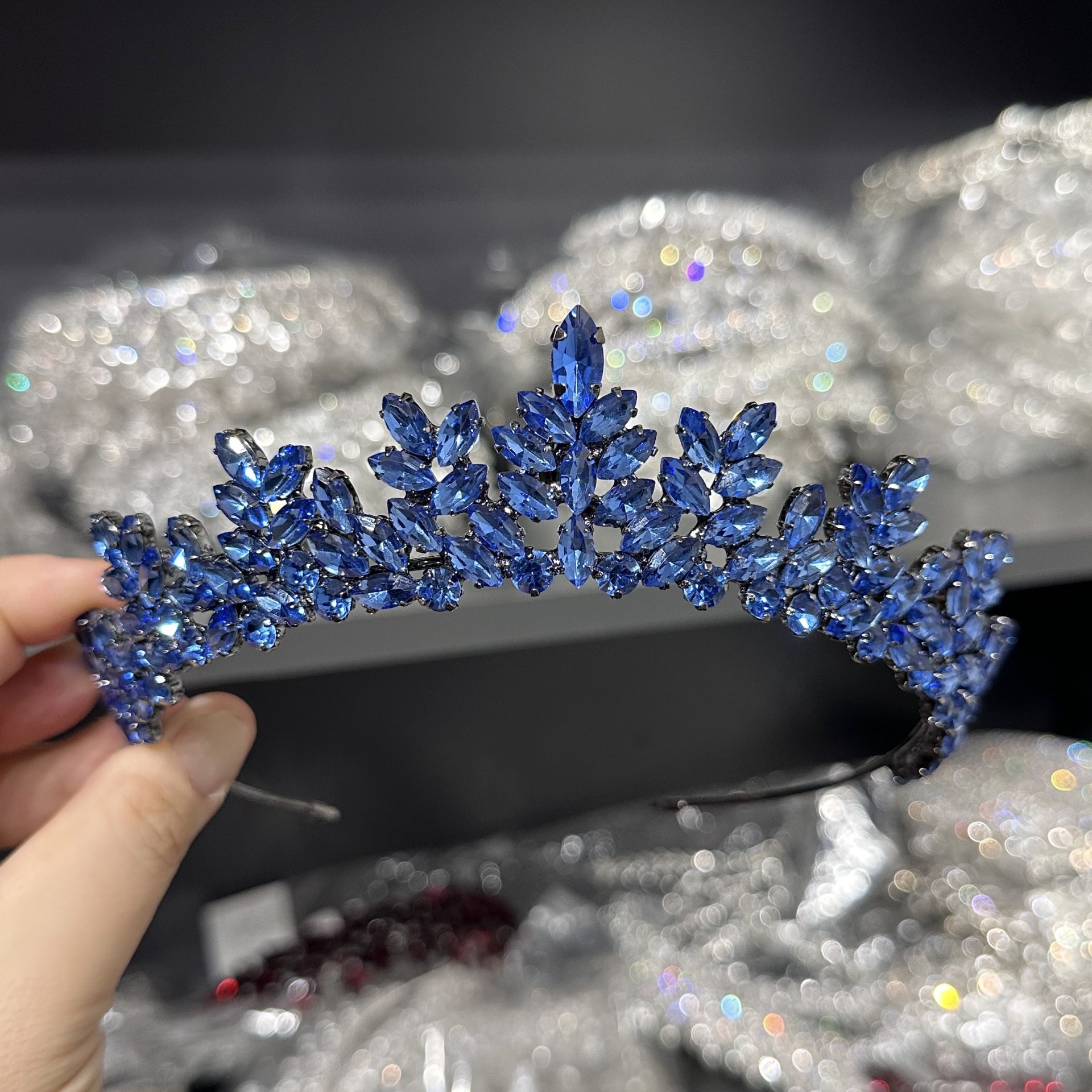 N-0162 İNDİGO MAVİ TAÇ