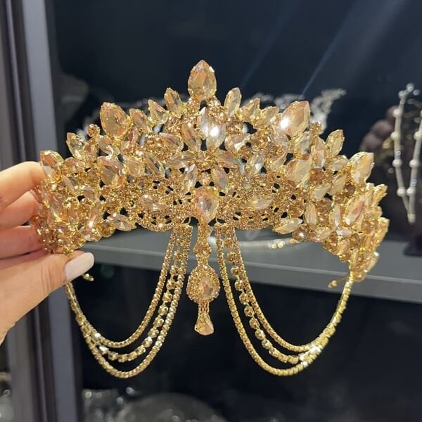 B-0067 GOLD ALINLIKLI TASARIM TAÇ